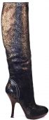 Стильные женские демисезонные сапожки из натуральной чёрной замши, с нанесённым рисунком под окрас леопарда. Модель выполнена на платформе и высоком каблуке 13 см, подкладка и стелька байка.