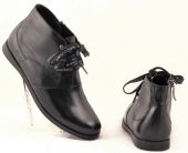 Комфортные ботинки из натуральной кожи чёрного цвета, на маленьком каблуке 2 см. Подкладка и стелька натуральная кожа.