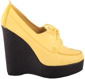 желтые ботинки, закрытые желтые туфли, нежно желтая кожа, на танкетке закрытые туфли, туфли закрытого типа, кожаный шнурок, стильная новинка весна 2013, клевые ботильоны на шнуровке<br />